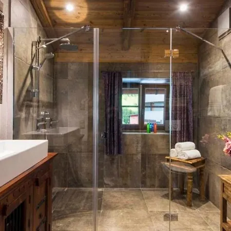 7br Modern Chalet Close To Mountain