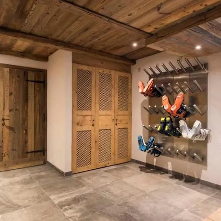 7br Modern Chalet Close To Mountain Villa *