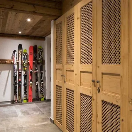 7br Modern Chalet Close To Mountain Villa